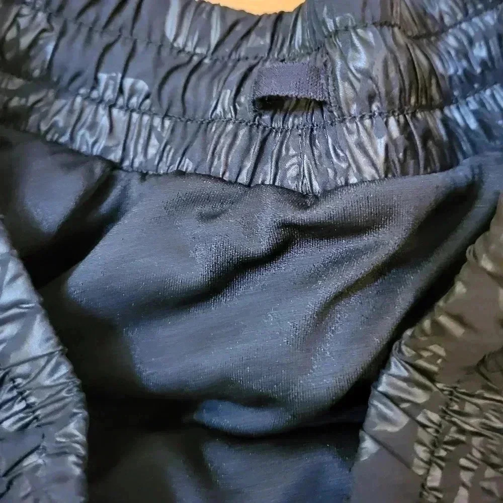 Athleta Racer Run Palm Print Black Active Wear Shorts(XS) - Picture 8 of 11